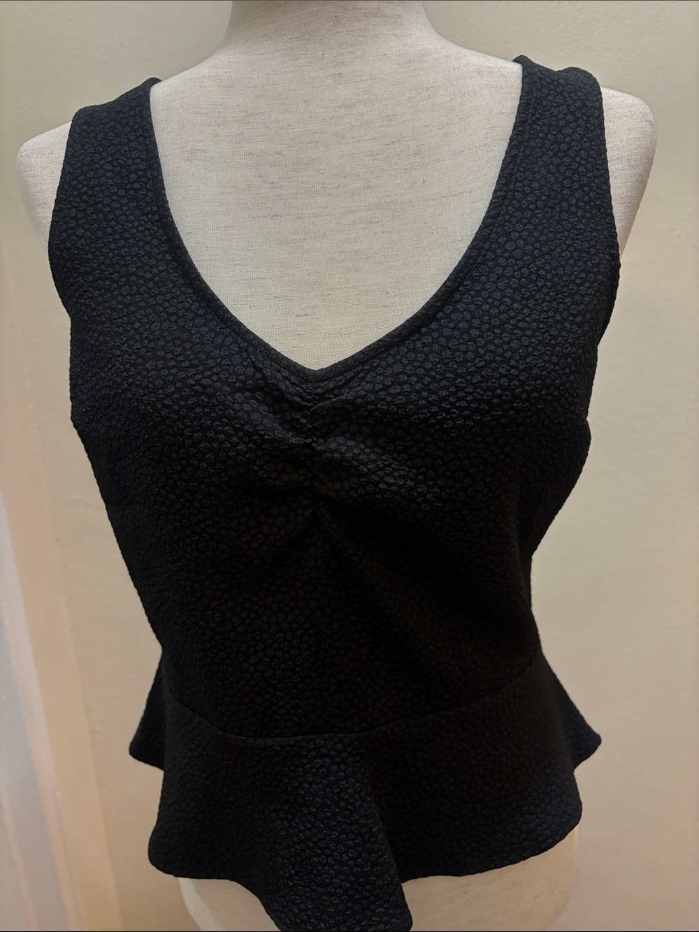 Express Black Women's sleeveless V neck Peplum Top M